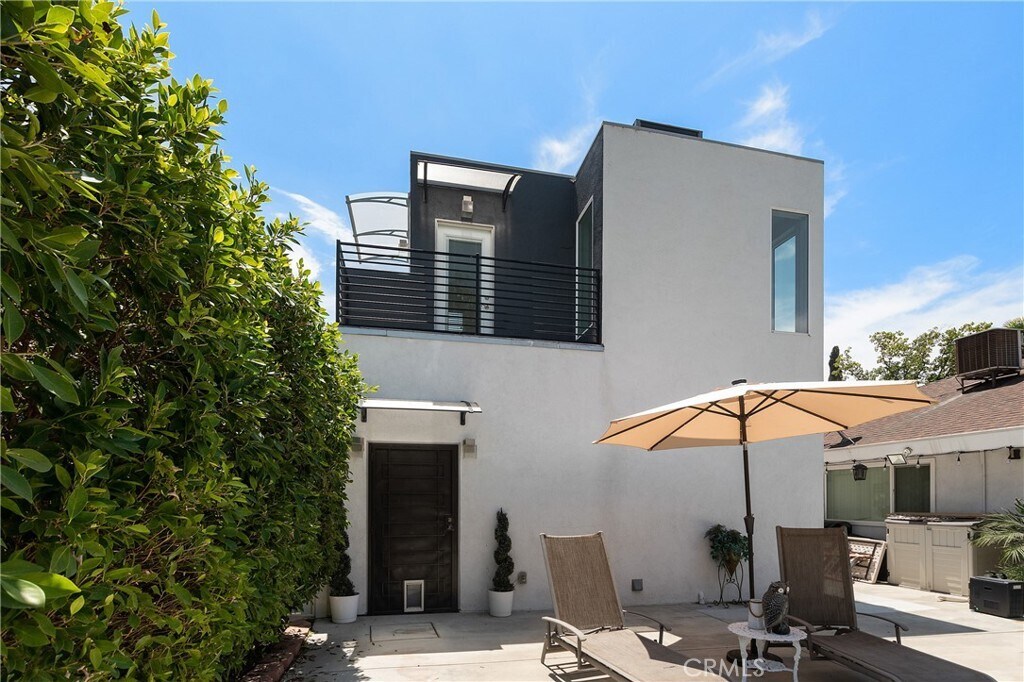8016 Crosnoe Ave in Los Angeles, CA - Building Photo