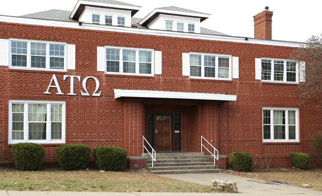 319 Probasco St in Cincinnati, OH - Foto de edificio - Building Photo