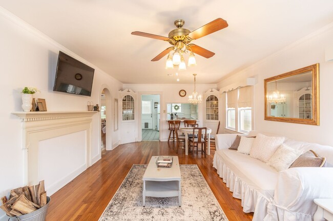 208 Ella St in Lafayette, LA - Building Photo - Building Photo