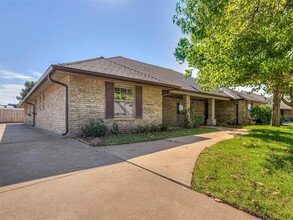 11204 Leaning Elm Rd in Oklahoma City, OK - Building Photo - Building Photo