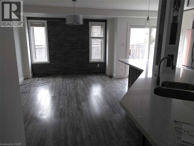 2502 Postmaster Dr in Oakville, ON - Building Photo - Building Photo