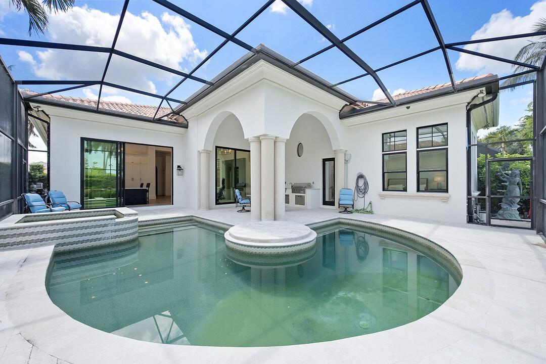 2749 Medallist Ln in Naples, FL - Building Photo