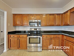 1110 Estatewood Dr in Brandon, FL - Foto de edificio - Building Photo