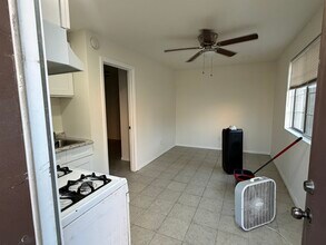 3583 Burton Ave, Unit Cozy 1bd with private entrance in Lynwood, CA - Building Photo - Building Photo