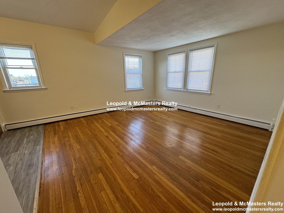 168 North Beacon St, Unit 3A in Boston, MA - Building Photo