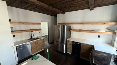 2872 S Delaware Ave, Unit 2872 S Delaware in Milwaukee, WI - Building Photo - Building Photo