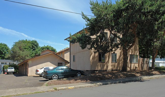 615 SE Lily Ave in Corvallis, OR - Building Photo - Building Photo