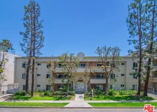 4358 Mammoth Ave, Unit 4358 Mammoth Ave. #26 in Sherman Oaks, CA - Building Photo - Building Photo