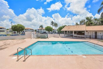14909 SW 80th St in Miami, FL - Building Photo - Building Photo