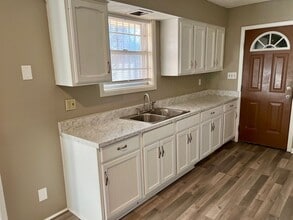 1503 W College Ave in Jonesboro, AR - Building Photo - Building Photo