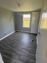 1462 Dearing Rd in Glasgow, KY - Building Photo - Building Photo