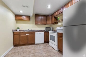 6986 Jordan Cl Cir in West Jordan, UT - Building Photo - Building Photo