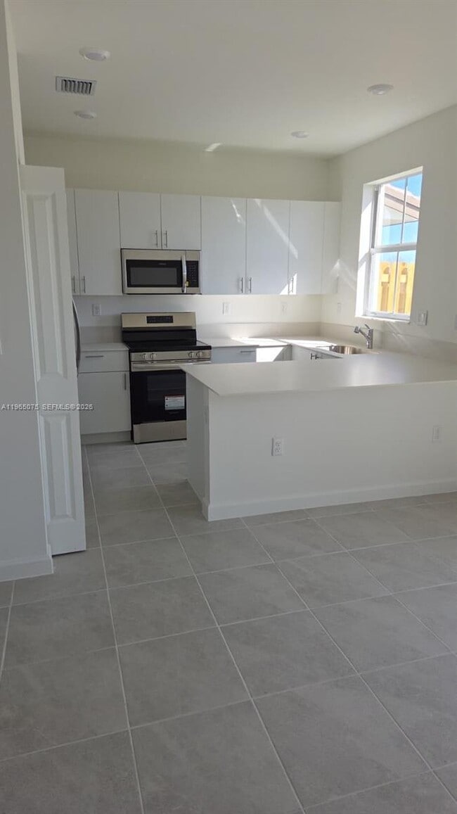 2717 SE 26th Rd in Homestead, FL - Building Photo - Building Photo