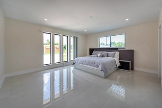 4147 Stirling Rd in Davie, FL - Building Photo - Building Photo