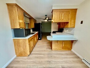 1814 E Main St, Unit 1814 in Louisville, OH - Building Photo - Building Photo