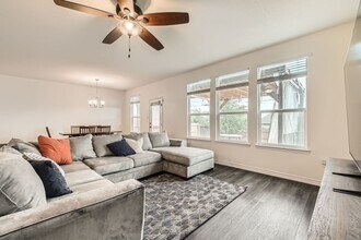 14642 Semele View in San Antonio, TX - Foto de edificio - Building Photo