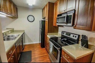 2525 Hartsfield Rd in Tallahassee, FL - Building Photo - Building Photo