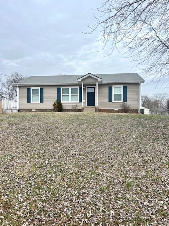 1043 Tolliver Way in Clarksville, TN - Building Photo