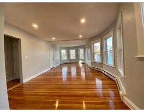55 New Ocean St-Unit -B in Swampscott, MA - Building Photo - Building Photo