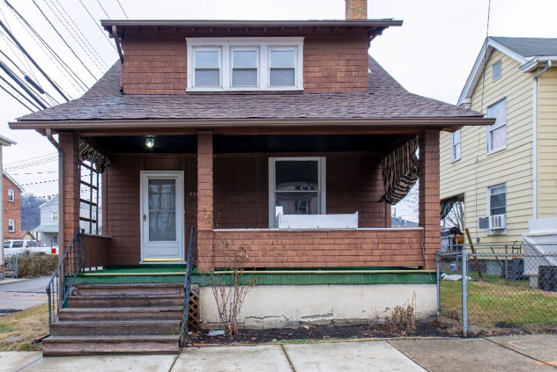 401 6th St in New Brighton, PA - Building Photo