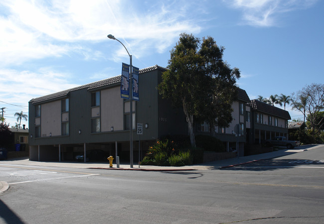 University Crest Apartments