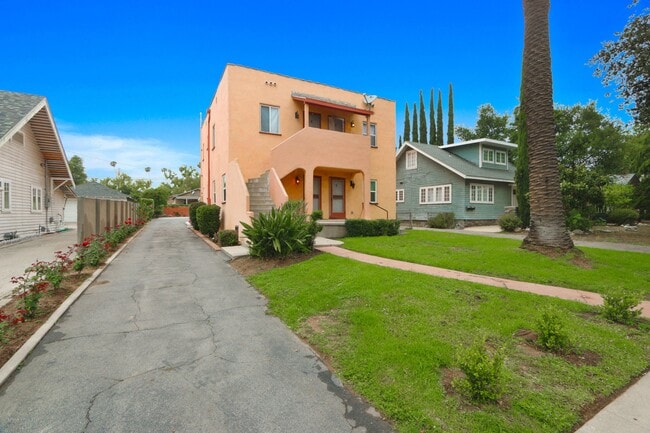 property at 123 S Grand Oaks Ave