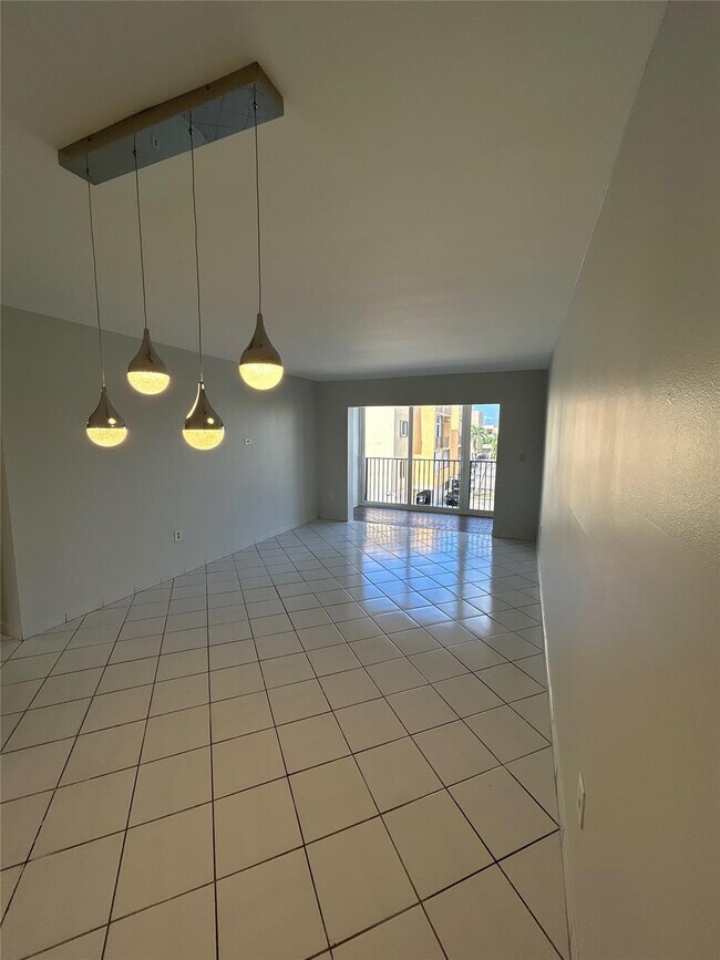 1855 W 60th St in Hialeah, FL - Building Photo - Building Photo