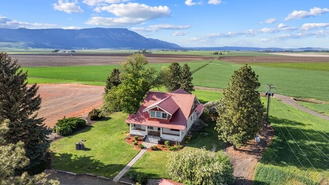 62596 OR-82 in La Grande, OR - Building Photo - Building Photo