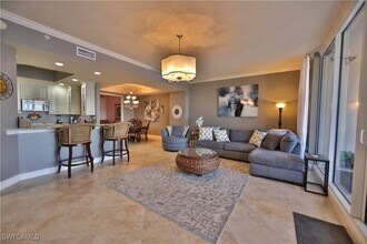 2090 W First St in Ft. Myers, FL - Building Photo - Building Photo