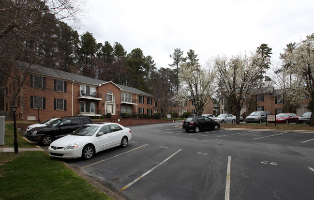 1515 E Franklin St in Chapel Hill, NC - Building Photo - Building Photo