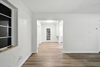 2545 Tequesta Ln in Miami, FL - Building Photo - Building Photo