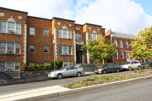 3322 Sherman Ave NW in Washington, DC - Foto de edificio - Building Photo