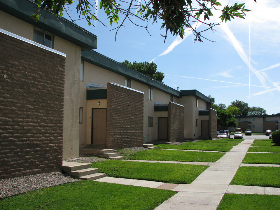 Manzano Vista in Albuquerque, NM - Building Photo