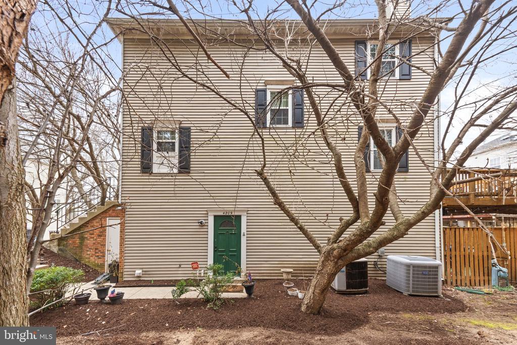 4209 Stockbridge Dr in Montclair, VA - Building Photo