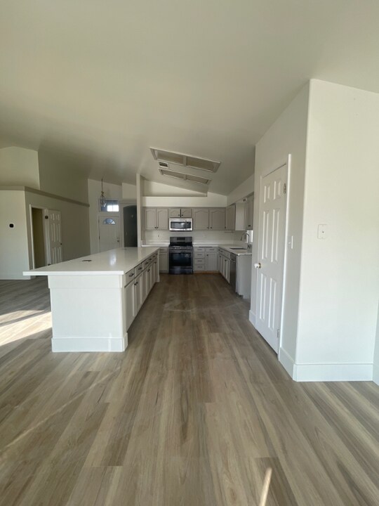 3713 White Sands Dr in Bakersfield, CA - Building Photo