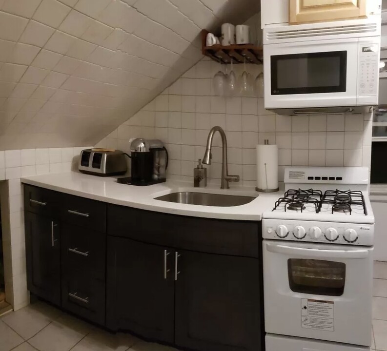 203 Waverly Ave, Unit 1 in Mamaroneck, NY - Building Photo