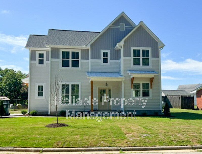 341 W Barnes St in Clayton, NC - Foto de edificio