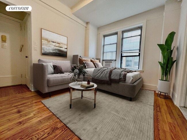 155 E 52nd St