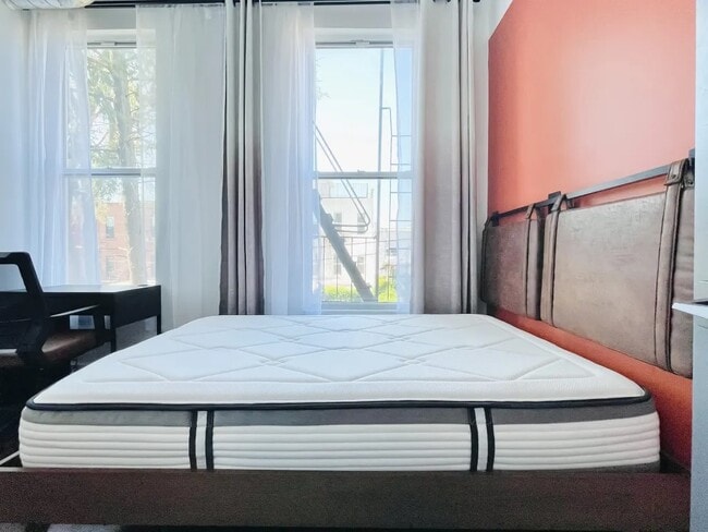 Furnished room/NOT APARTMENT, Unit 2 in Brooklyn, NY - Building Photo - Building Photo