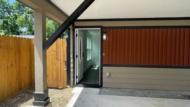 2322 Wavell St in Houston, TX - Foto de edificio - Building Photo
