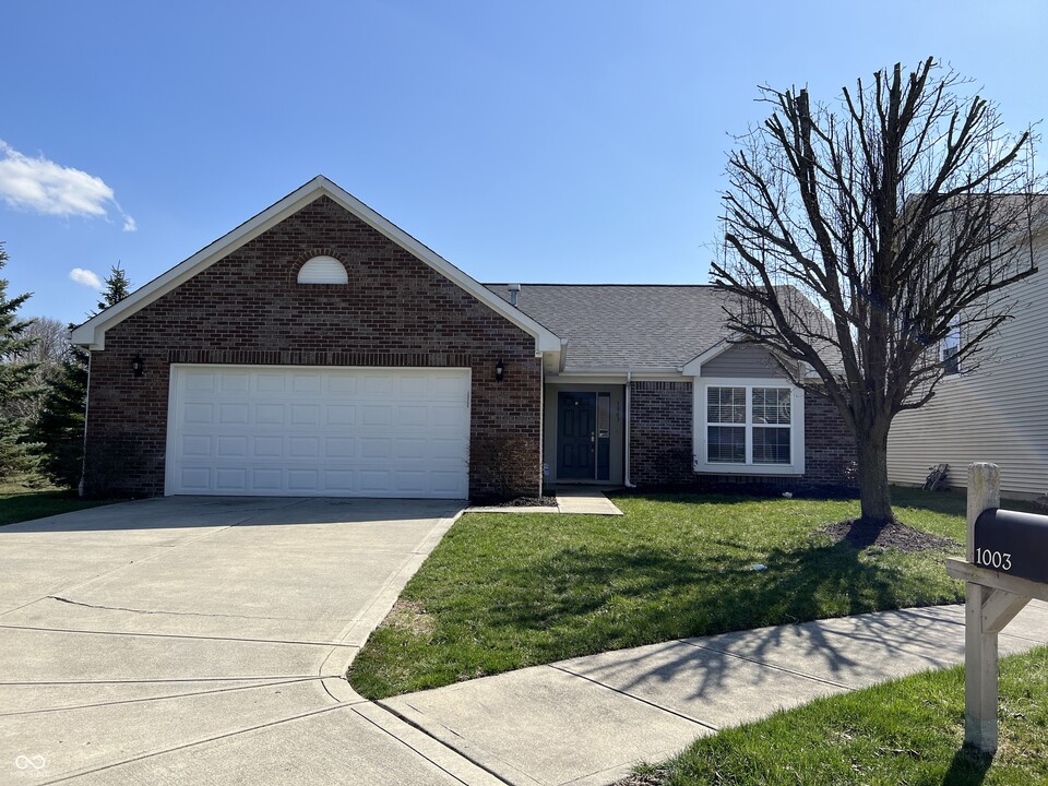 1003 Lichfield Ln in Westfield, IN - Building Photo