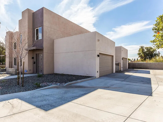 1742 E Cheery Lynn Rd in Phoenix, AZ - Foto de edificio - Building Photo