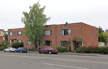 Shiraz Apartments in Tacoma, WA - Building Photo - Building Photo