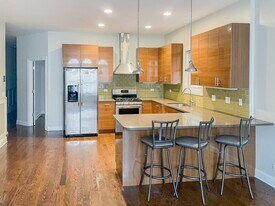 2741 N Southport Ave, Unit 2741-1S in Chicago, IL - Building Photo