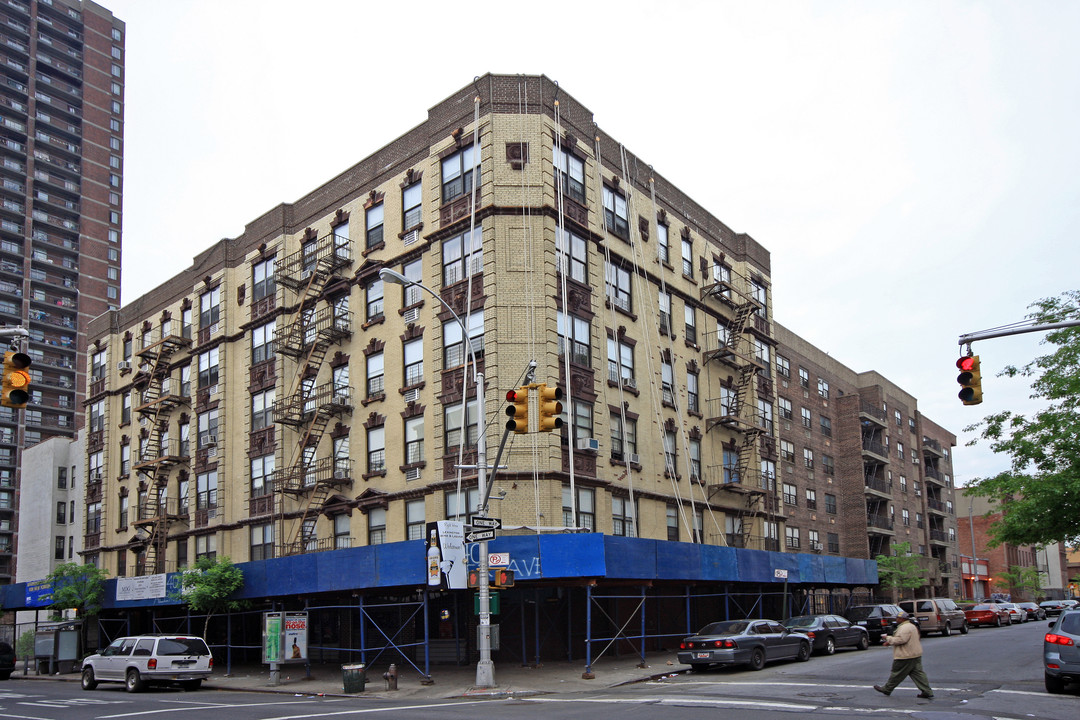 2010 Lexington Ave in New York, NY - Foto de edificio