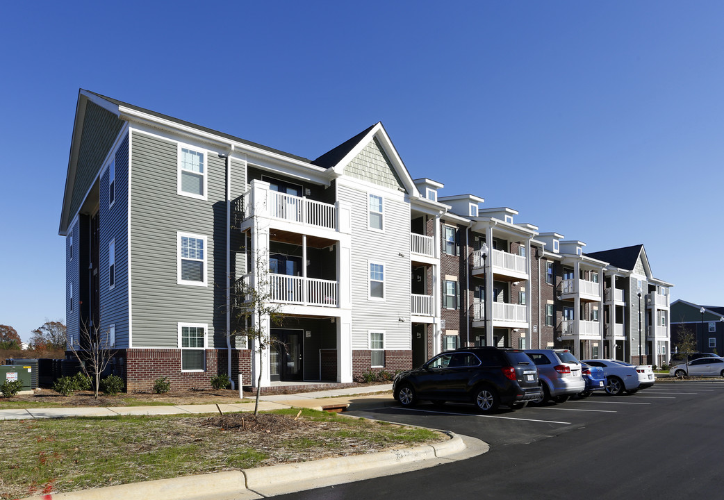 Cape's Landing Apartments in Fayetteville, NC - Building Photo