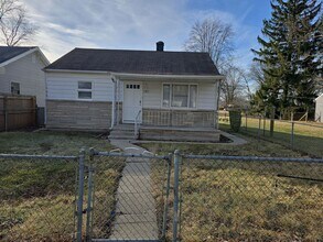 2321 S Pershing Dr in Muncie, IN - Building Photo - Building Photo