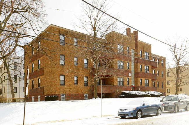 College Manor Apartments in Pittsburgh, PA - Building Photo - Building Photo