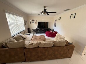 2504 Ranch Lake Cir in Lutz, FL - Building Photo - Building Photo