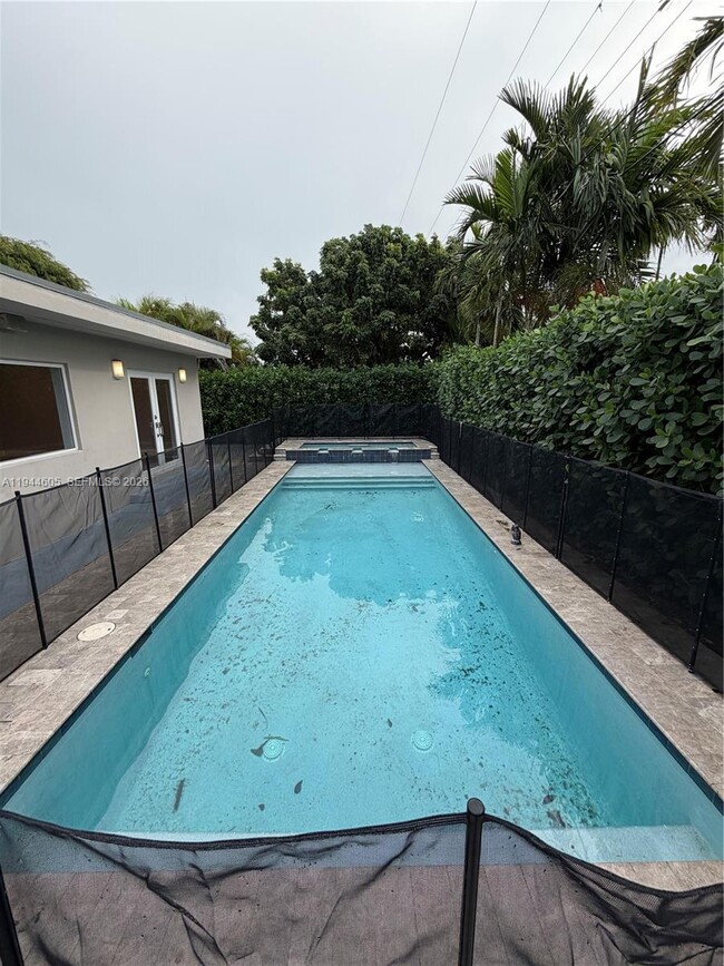 10330 SW 51st St in Miami, FL - Building Photo - Building Photo